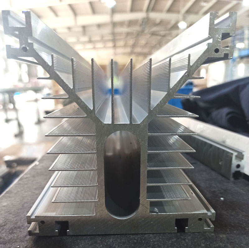 固态继电器散热片半成品