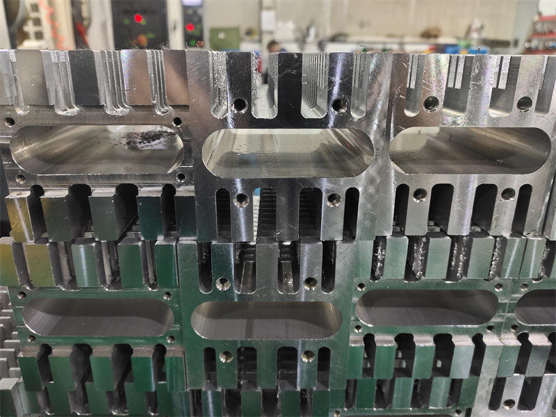 工业带槽散热片91视频美女午夜黄片免费视频